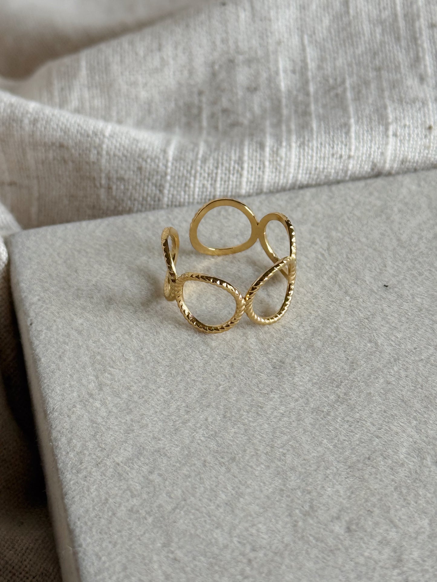 Ava Ring