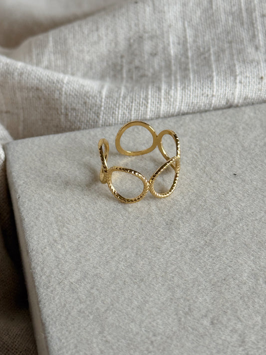 Ava Ring