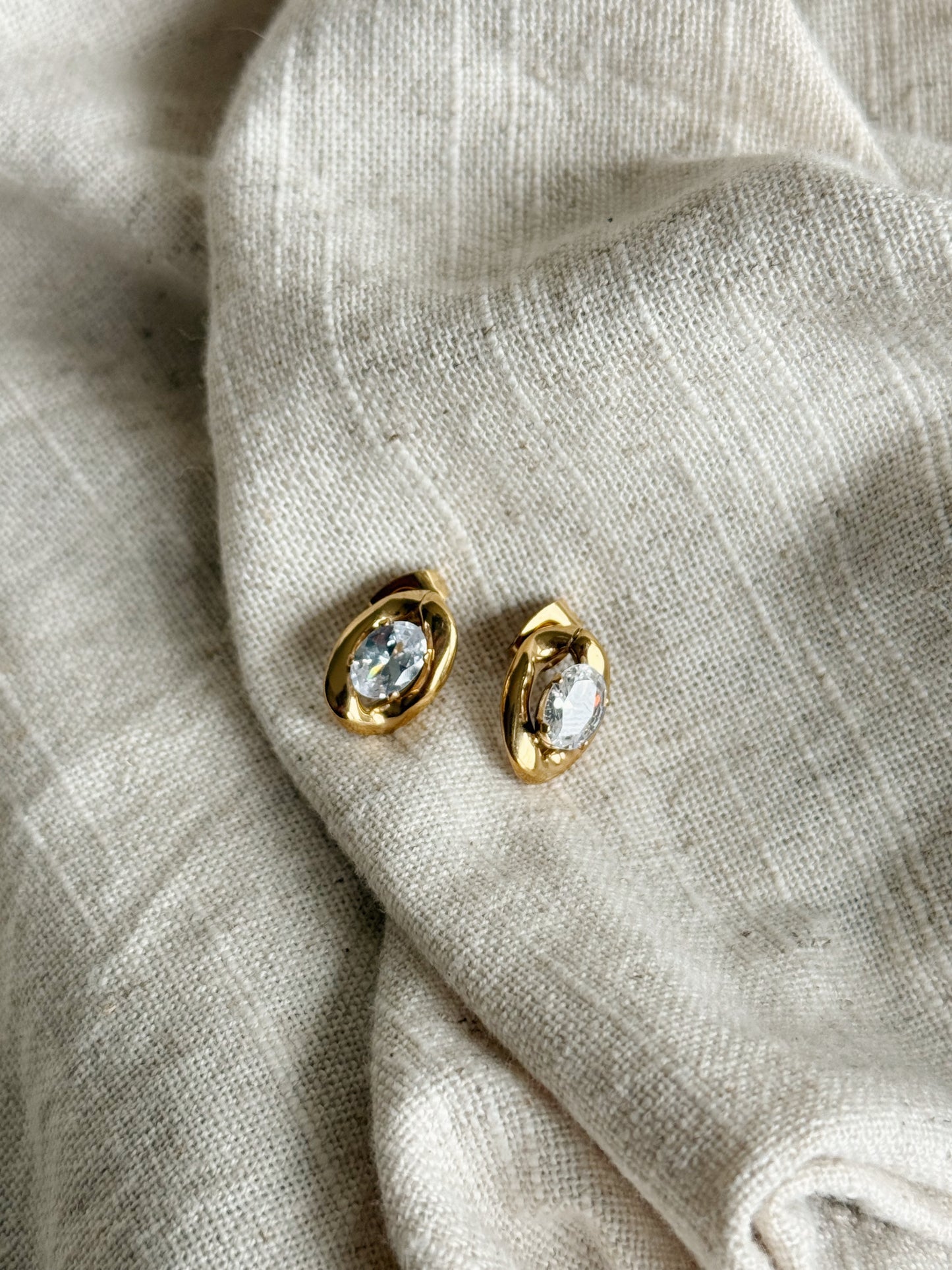 Lola Studs