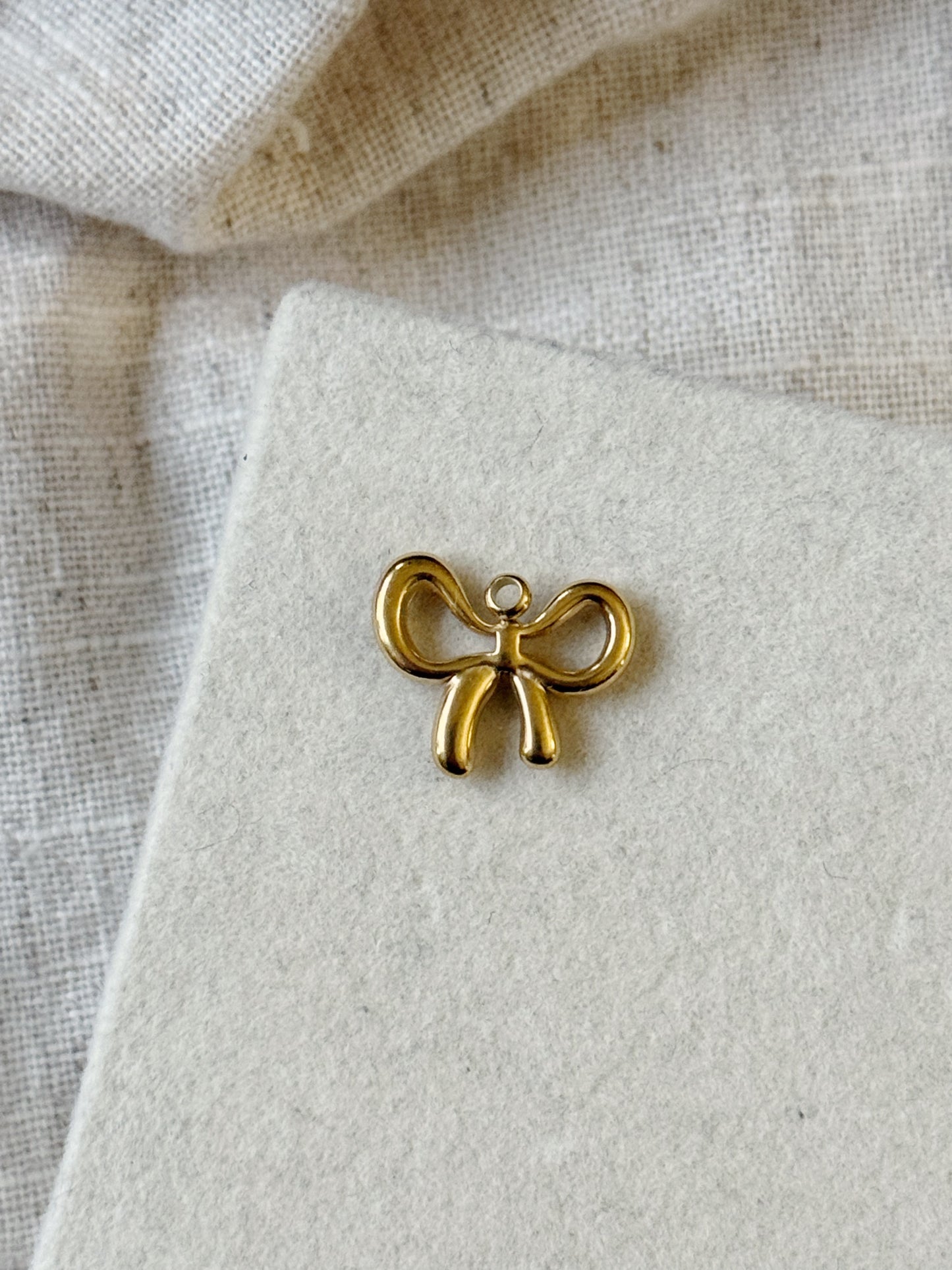 Bold Bow Charm