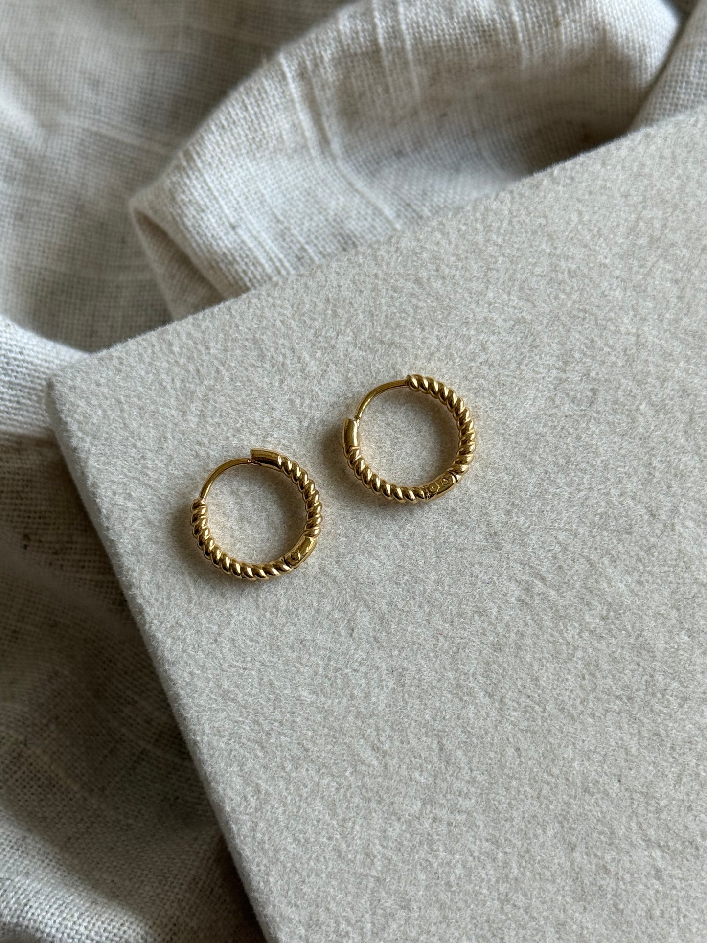 Mila Twist Hoops