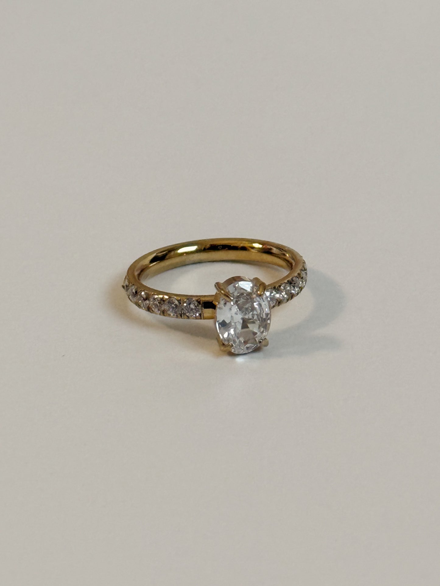 Eterna Solitaire Ring