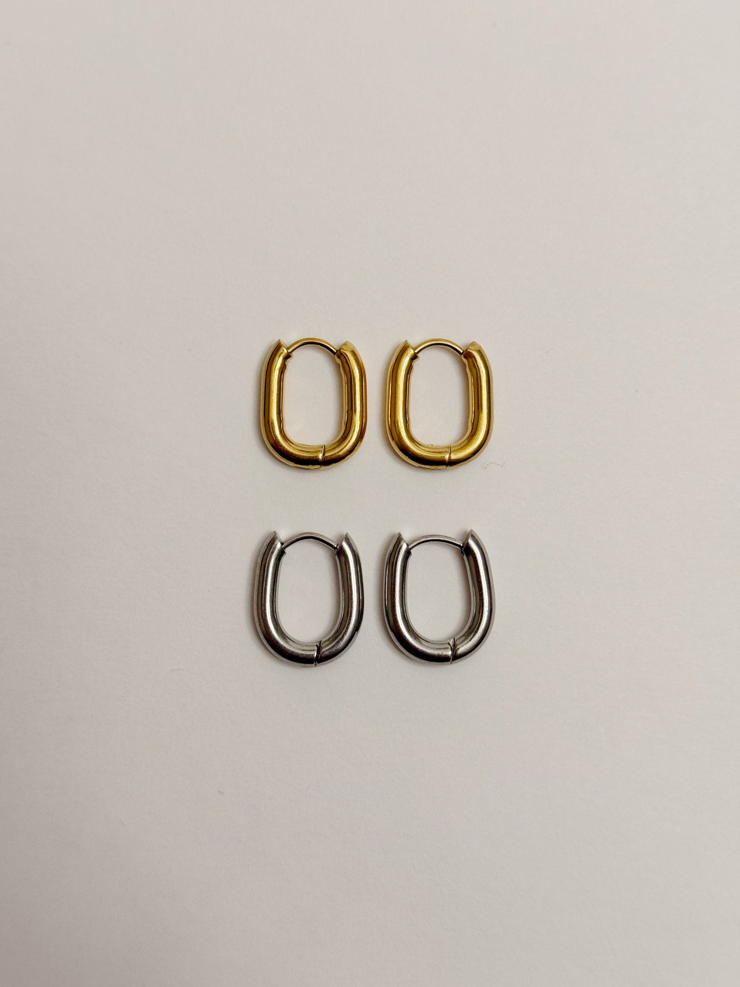 Sleek Oval Huggies